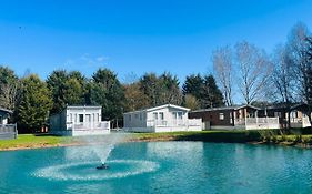 Sutton Lodge With Hot Tub