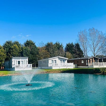 Sutton Lodge With Hot Tub York Exterior photo