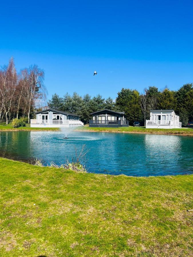 Sutton Lodge With Hot Tub York Exterior photo