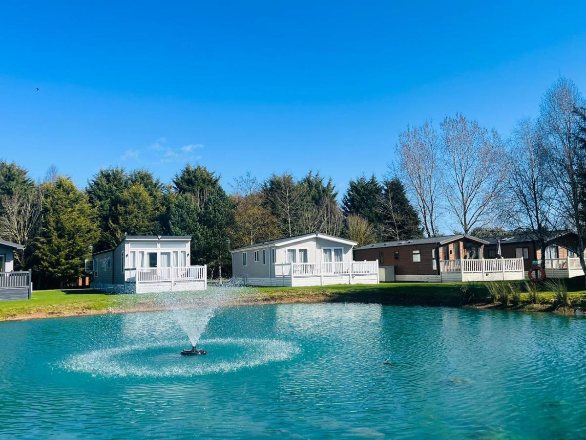 Sutton Lodge With Hot Tub York Exterior photo